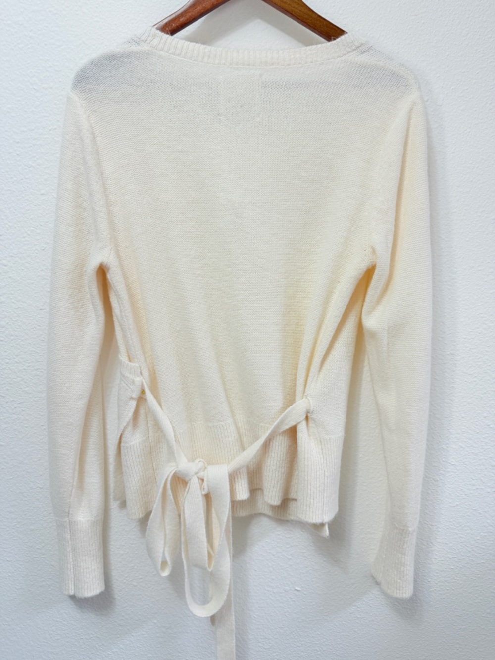 Abercrombie & Fitch Cream Ribbed Knit Sweater Label Detail - Picture 2 of 11